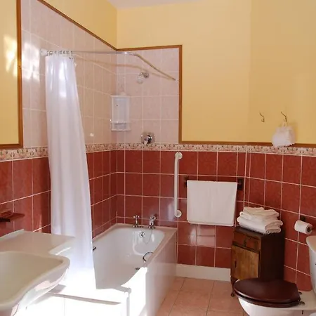 Kilburn House Bed & Breakfast 4*